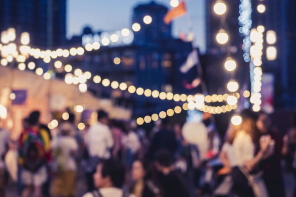 junge Frau mit Headset